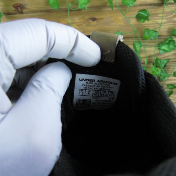 Under Armour Women's Sneaker Black Synthetic Sz 7.5 Medium Used 2025 - Picture 5 of 7